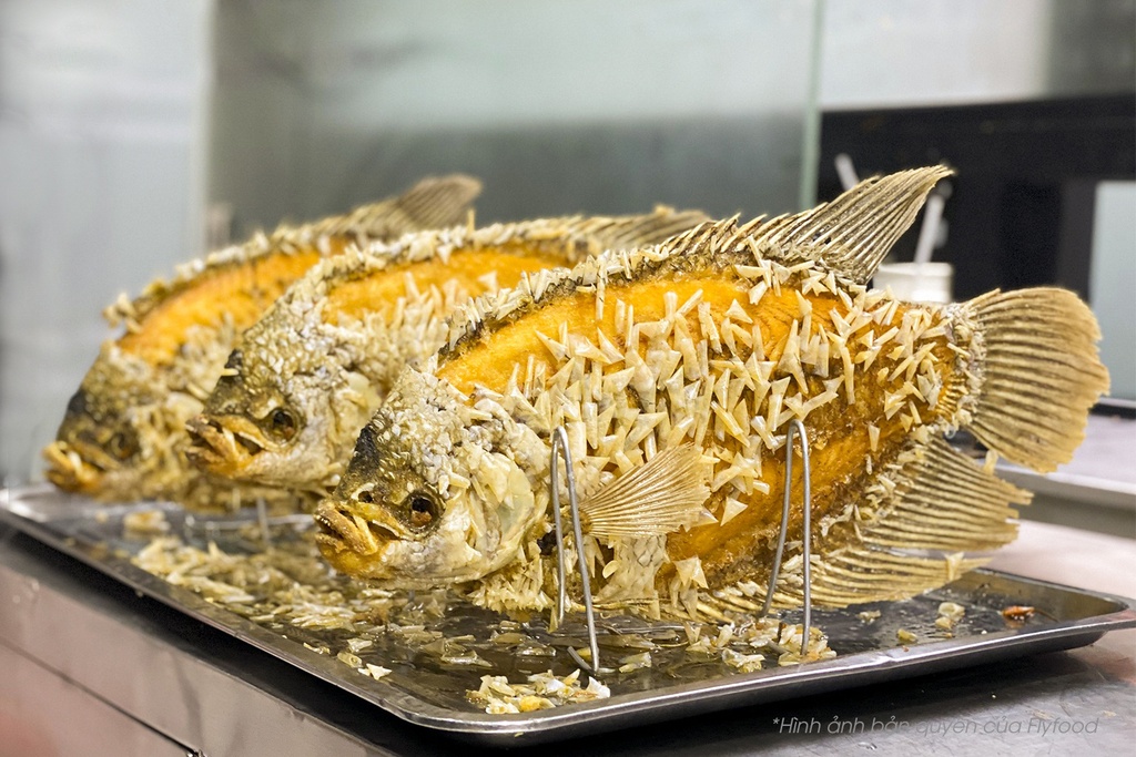 CÁ TAI TƯỢNG CHIÊN XÙ - CUỐN BÁNH TRÁNG